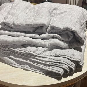 The Citizenry Stonewashed Linen Quilt- thin graphite pattern